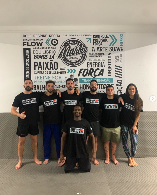 Equipa Brazilian Flow Jiu-Jitsu no mural motivacional