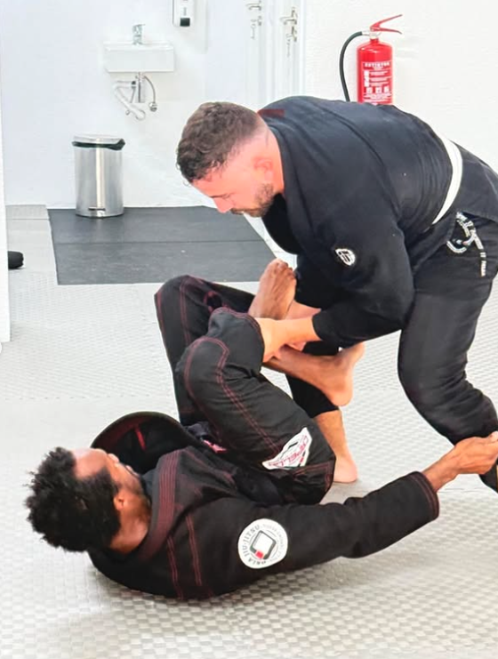 Treino de Jiu-Jitsu com foco em guarda